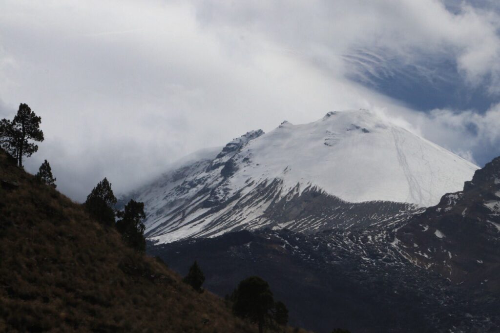 Desaparecen alpinistas en el Pico de Orizaba, emprenden rescate