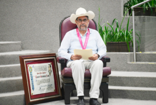 Recibe "Medalla Adolfo Ruiz Cortines" el sonero Gilberto Gutiérrez