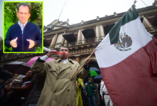 Pepe Yunes celebra participación en marcha por la democracia