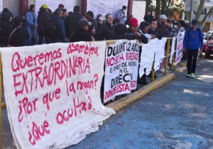 Protesta en el CBTIS 13: Padres exigen transparencia