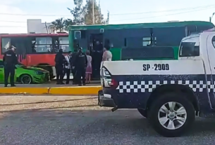 Asesinan a mujer en autobús de Coatza, un niño herido