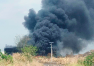 Preocupación en Cuitláhuac: Incendio en basurero fuera de control