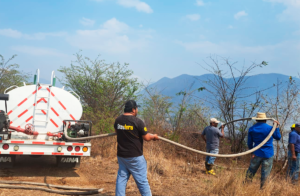 Incendio cercano a ductos de Pemex alerta en Ciudad Mendoza