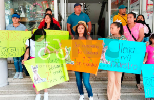 Tres meses sin maestro en escuela de Jalacingo, padres protestanTres meses sin maestro en escuela de Jalacingo, padres protestan