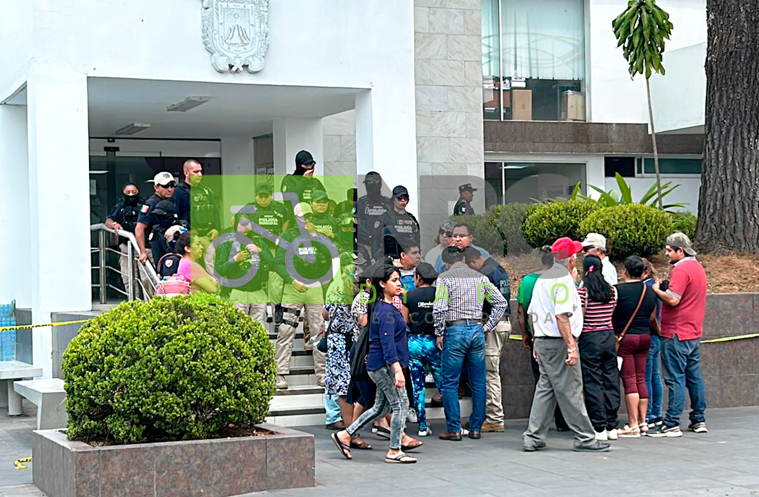 Policía municipal dispersa manifestación en CMAS Xalapa