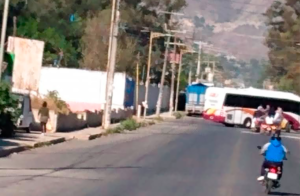 Bloquean el paso en la carretera federal Mendoza-Tehuacán, a la altura de Puente de Guadalupe.