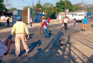 Bloquean bulevar de Córdoba, exigen agua.