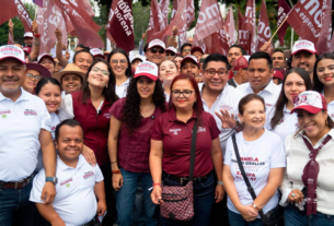 Luisa María Alcalde, dirigente nacional de Morena, en el arranque de campaña de Daniela Griego, en Xalapa.