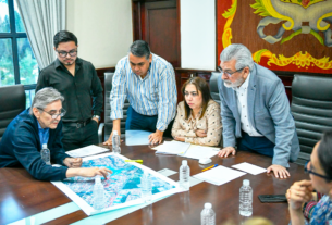 Vecinos, autoridades locales y estatales, trabajan en el saneamiento de Los Lagos de las Ánimas, en Xalapa.