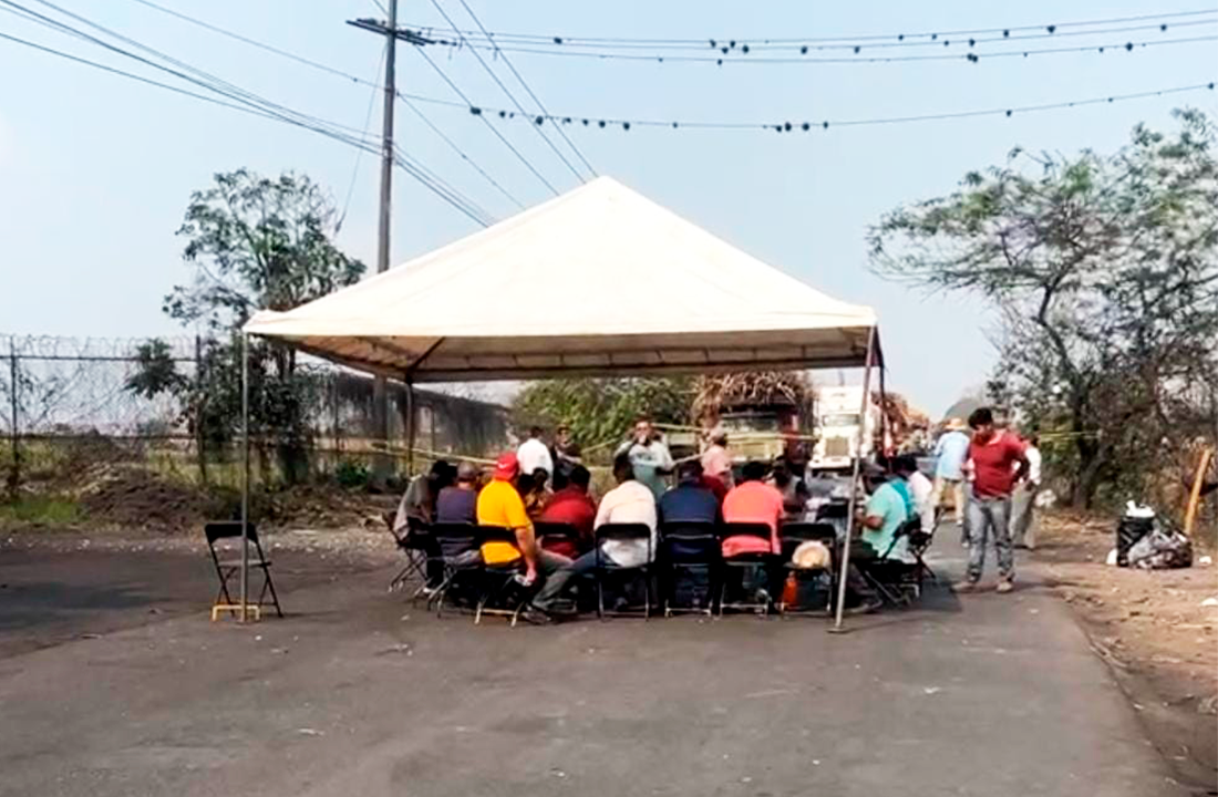 Bloqueo en la carretera estatal Córdoba–Paso del Macho, a la altura de la alcoholera.