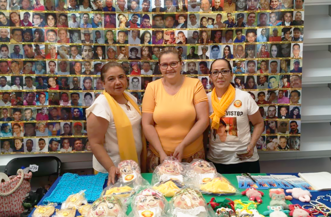 Integrantes del colectivo Solecito en la Feria del Libro Xalapa
