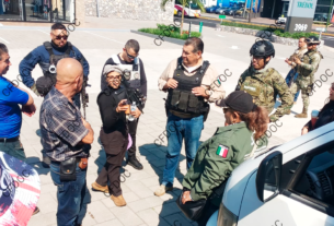 Integrantes del Colectivo de Búsqueda Orizaba-Córdoba, en la Plaza Trébol de Orizaba.