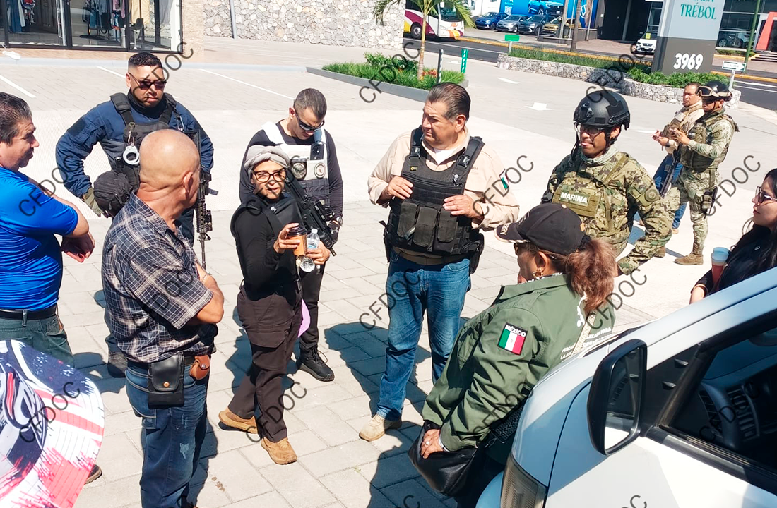 Integrantes del Colectivo de Búsqueda Orizaba-Córdoba, en la Plaza Trébol de Orizaba.