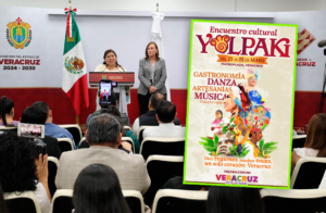 La gobernadora Rocío Nahle y la secretaria de Cultura, en conferencia de prensa.