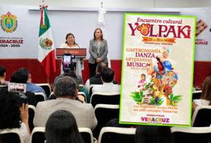 La gobernadora Rocío Nahle y la secretaria de Cultura, en conferencia de prensa.