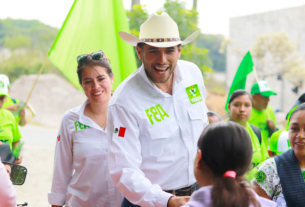 Fernando Ochoa escucha peticiones vecinales en San Isidro, Ixhuatlancillo