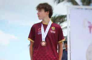 Camilo Gazol se colgó el bronce en Acuatlón