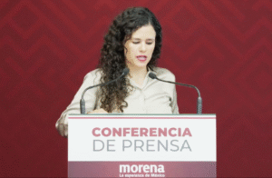 Luisa María Alcalde en conferencia de prensa