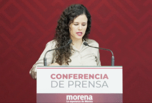 Luisa María Alcalde en conferencia de prensa