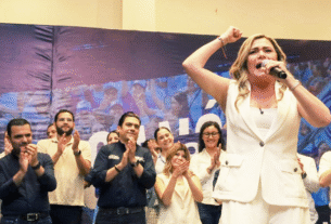 María Josefina Gamboa Torales celebra su triunfo en Boca del Río