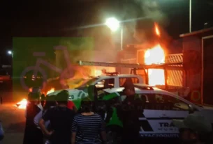 Prenden fuego a vehículos municipales en Ixtaczoquitlán